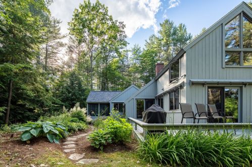 1312 Little Sunapee Rd, New London, NH 03257-5317