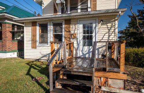 1236 Washington St, Hermitage, PA 16121-1746