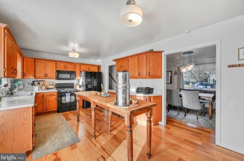 60 Aspen Dr, Mount Joy PA  17552-9512 exterior