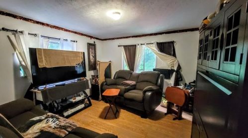 1522 12th Ave, Beaver Falls, PA 15010-4160