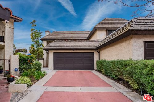 599 Avery Pl, Long Beach, CA 90807-3101