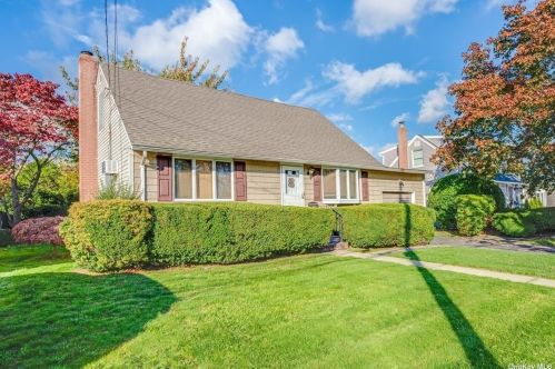 24 Lee Ave, Bethpage, NY 11714-3608