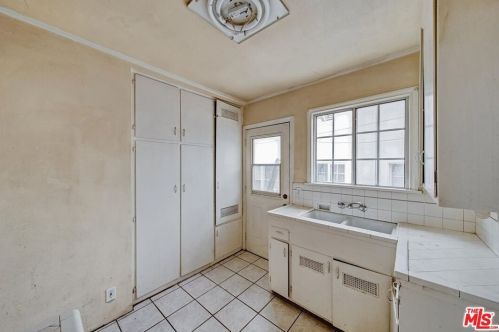 825 Verdugo Rd, Glendale CA  91206-2536 exterior