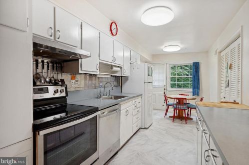3713 Alton Pl, Washington, DC 20016-2205