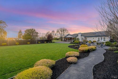 4462 Regent Ct, Santa Rosa, CA 95401-0820