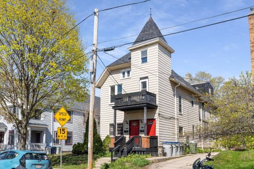 2216 Booth St, Milwaukee, WI 53212-3408