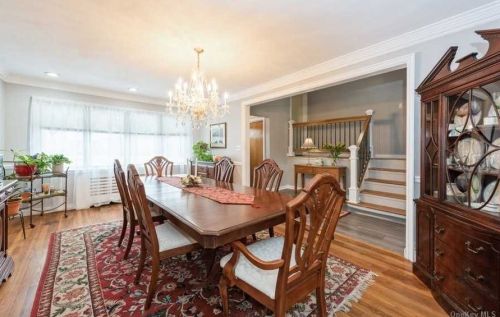 1049 Melissa Ln, North Bellmore NY  11710-1741 exterior