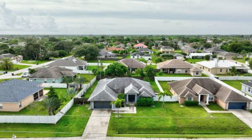 912 Paar Dr, Fort Pierce FL  34953-5623 exterior