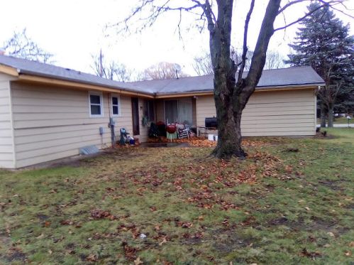 9287 Carlotta Ln, Milwaukee, WI 53223-1637