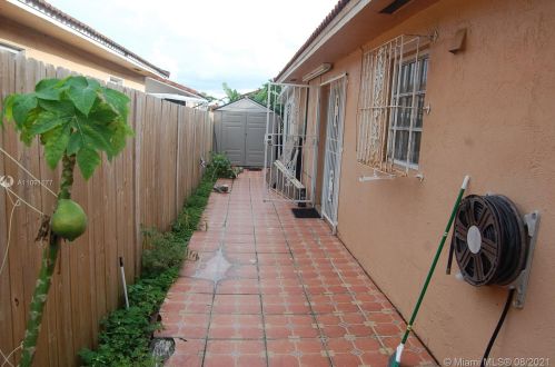 2424 71st Pl, Hialeah FL  33016-5444 exterior