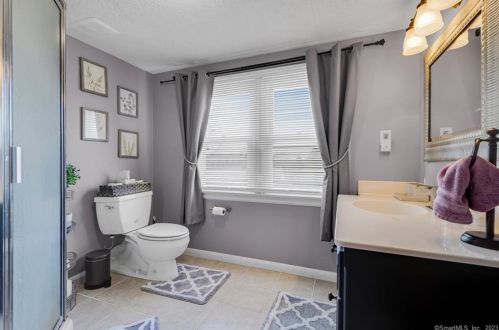 11 Peter Parley Row, Kensington CT  06037-3123 exterior