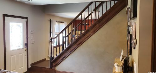 31 Evergreen Pl, Deer Park NY  11729-3720 exterior