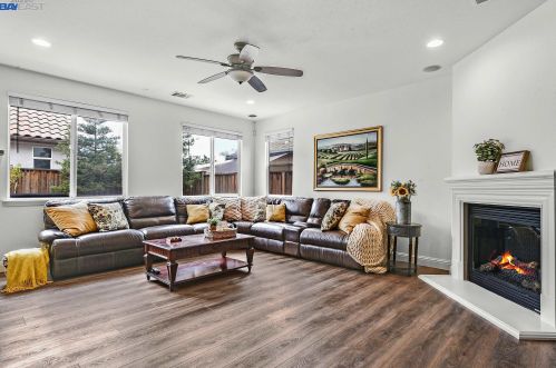 66 Sunchase Ct, Oakley CA  94561-4425 exterior