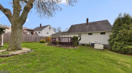 19 Williams Dr, West Paterson, NJ 07424-2930
