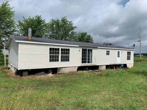1952 Perry Hwy, Fredonia, PA 16124-2426