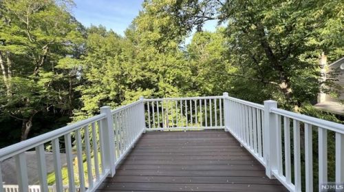 385 Stonetown Rd, Skyline Lakes NJ  07456-1308 exterior