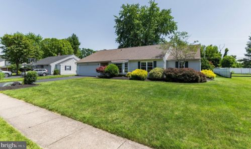 400 Lenape Ln, Yardley, PA 19067-5607