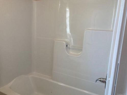 8 Summit Dr, Marlborough NY  12542-6408 exterior