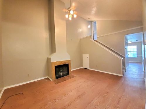 3020 Bell Ave, Denton, TX 76209-1036