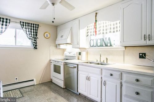 808 Maple Ave, Limerick PA  19468-2987 exterior