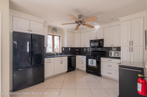 121 Jacobsen Ln, Lavallette, NJ 08735-3318