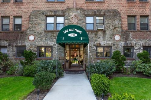 4784 Boston Post Rd, New Rochelle NY  10803-3004 exterior