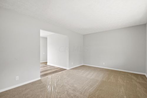 366 Meadow Way, Pataskala, OH 43062-9419