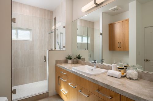 3535 Riviera Dr, San Diego CA 92109-6641 exterior