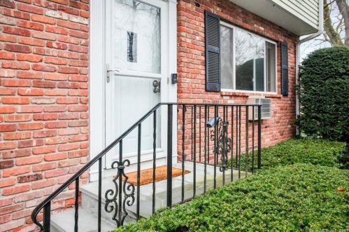 202 Highview Ave, Stamford, CT 06907-1443