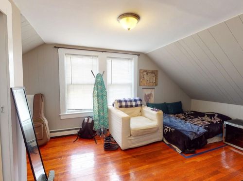 2 Potter St, Middletown RI  02840-3921 exterior