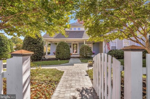835 Elden St, Herndon, VA 20170-3718