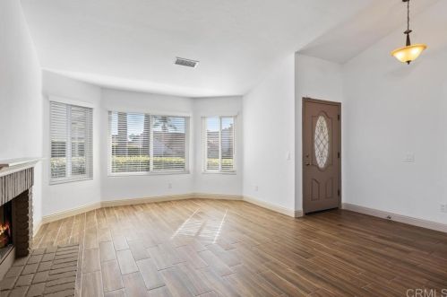 1334 Krug Ct, Vista, CA 92081-5330