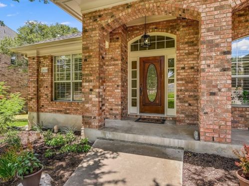 11236 Cedarcliffe Dr, Austin TX  78750-3656 exterior