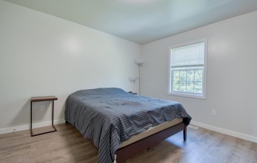 16 Olde Vlg Cir, Wallingford CT 06492-4821 exterior