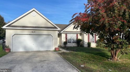 323 Wind Dr, Dover DE  19901-8608 exterior