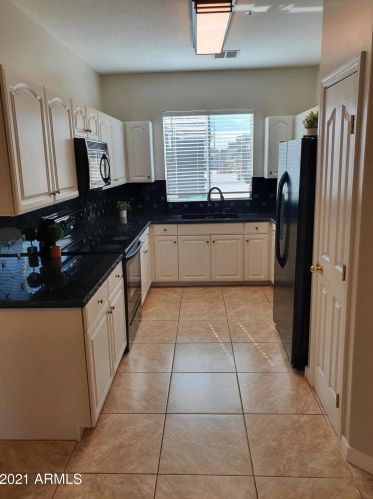 134 Campbell Ct, Gilbert, AZ 85233-4426