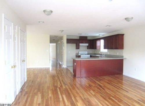 150 Manchester Pl, Newark NJ  07104-1721 exterior