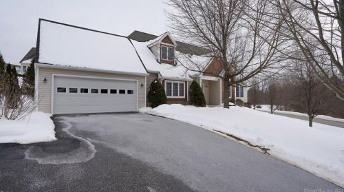 160 Thistle Pond Dr, Bloomfield, CT 06002-1691