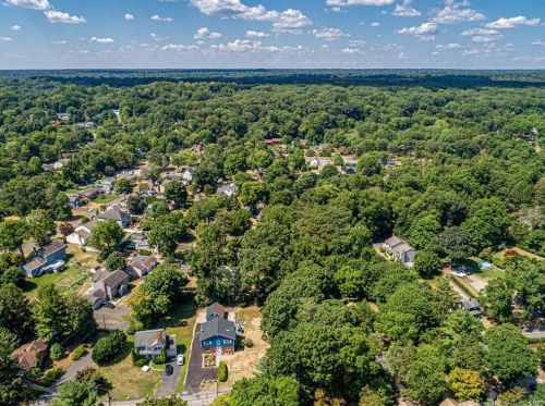81 Grumman Ave, Norwalk, CT 06851-2403