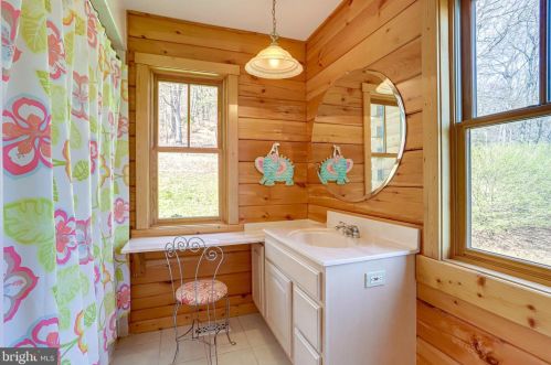 3714 Mountain Rd, Haymarket VA  20169-1739 exterior