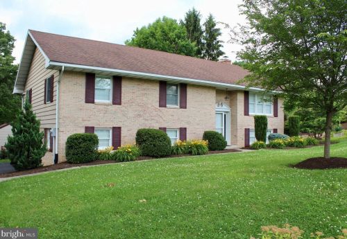 113 Poplar St, Moselem, PA 19526-1436