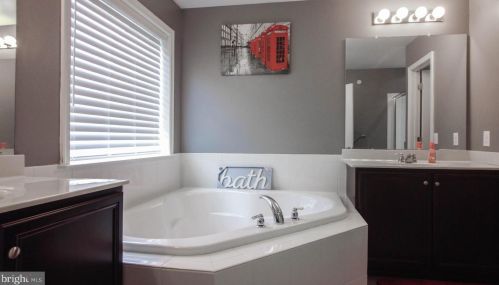 3566 Muirwood Dr, Newtown Square PA  19073 exterior