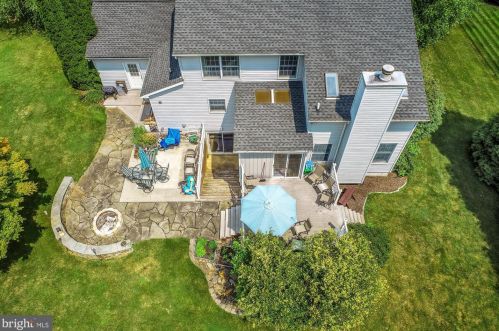 100 Brook Meadow Cir, Shrewsbury PA  17361-1236 exterior