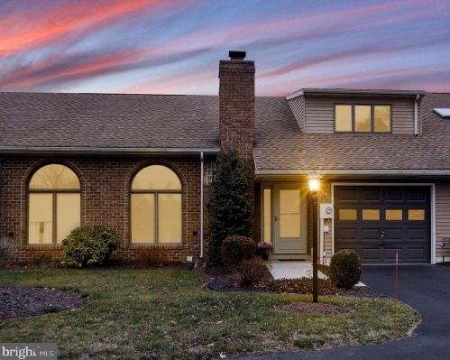 427 Deerfield Dr, Hanover, PA 17331-1368