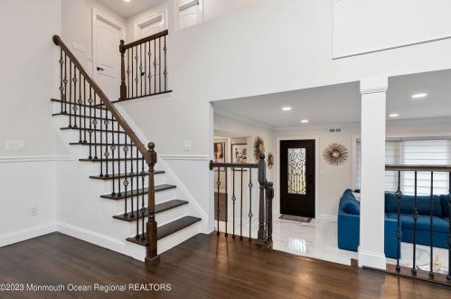 6 Stevens Pl, Hazlet NJ  07730-1205 exterior