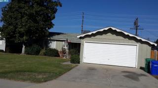 572 Dexter Ave, Porterville, CA 93257-2124