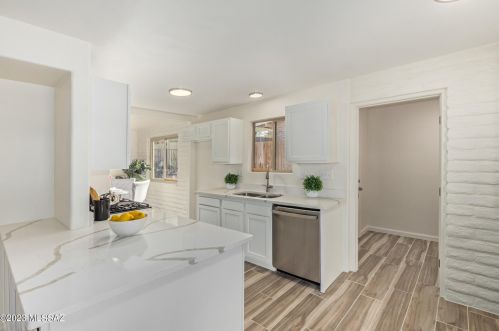 2127 Window Rock Dr, Tucson, AZ 85745-1854