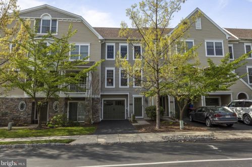 212 Cobblestone Dr, Ardmore, PA 19003-1241