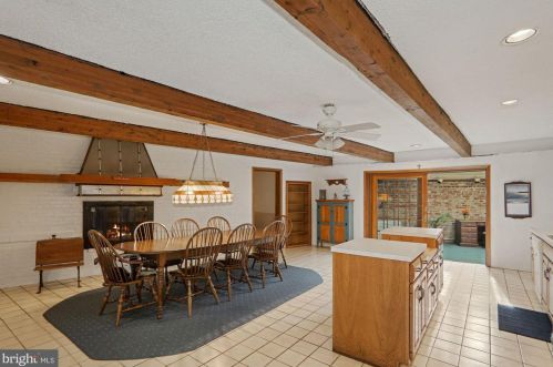 207 Thomas Ave, Riverton NJ 08077-1039 exterior