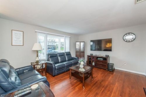 74 Outlook St, Kinnelon, NJ 07405-1952